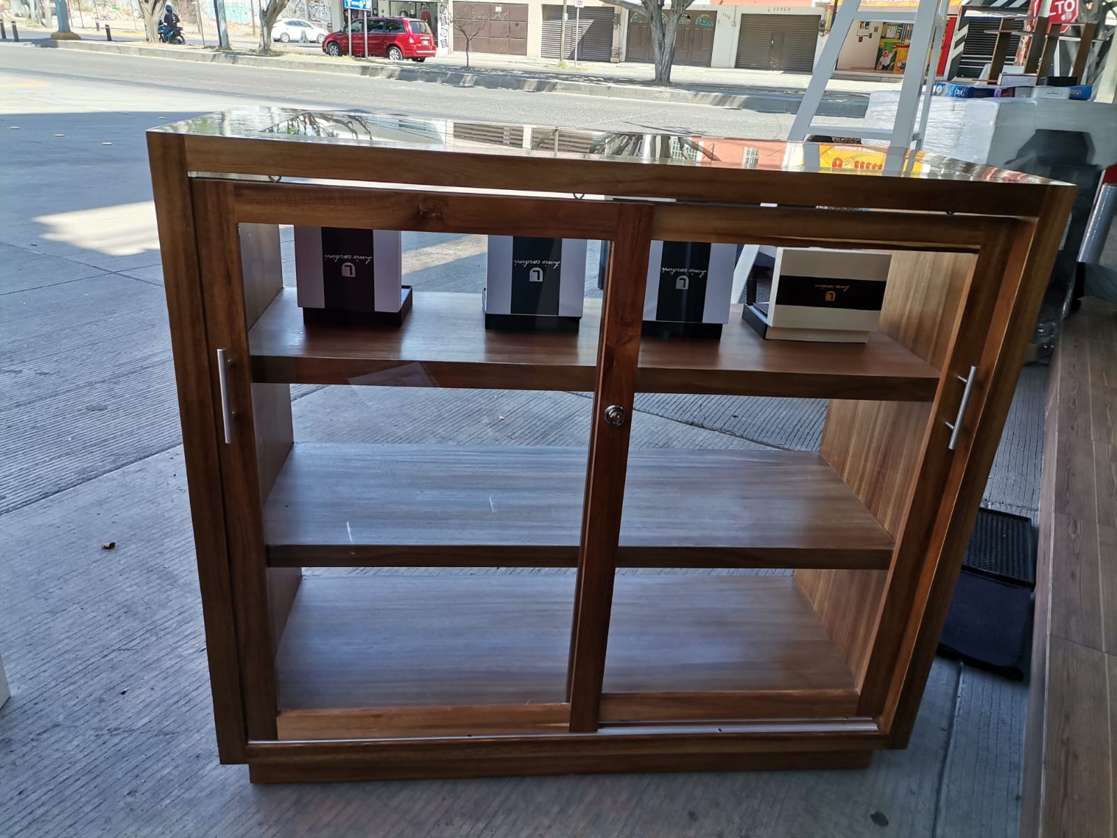 MOSTRADOR EXHIBIDOR PARA NEGOCIO MODELO ARABE ACABADO EN MADERA  CAPHAPA PAROTA BARNIZADO EN MAPLE 2