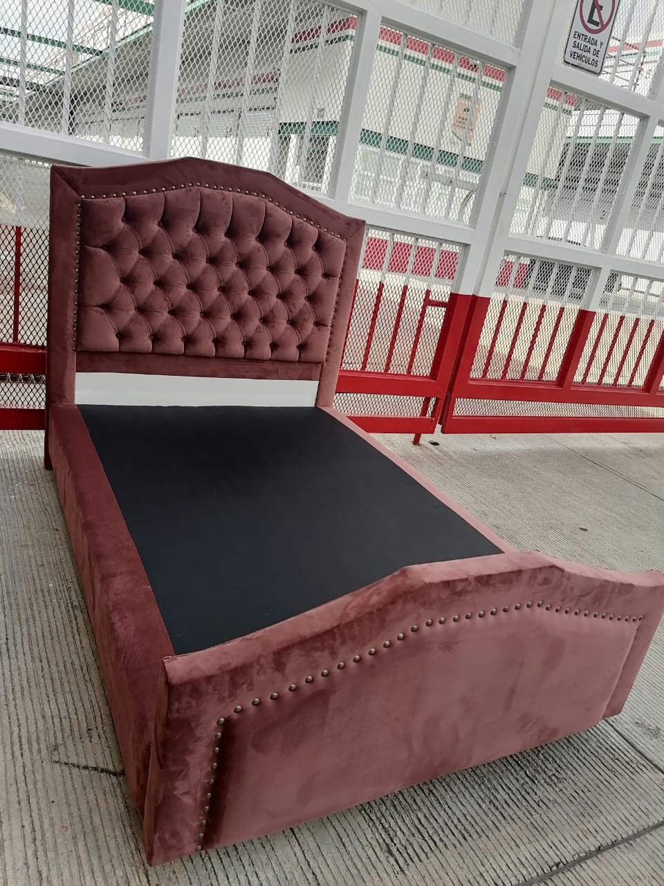 CABECERA PIECERA Y BASE FORRADA MATRIMONIAL CASA VICTORIA TELA TERCIOPELO ROSA BELLA CON ESTOPEROLES