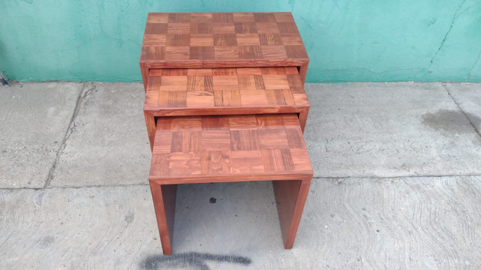 JUEGO DE MESA MONTREAL  3 PIEZAS FABRICADA EN MADERA INDUSTRIALIZADA CON CHAPA NOGAL