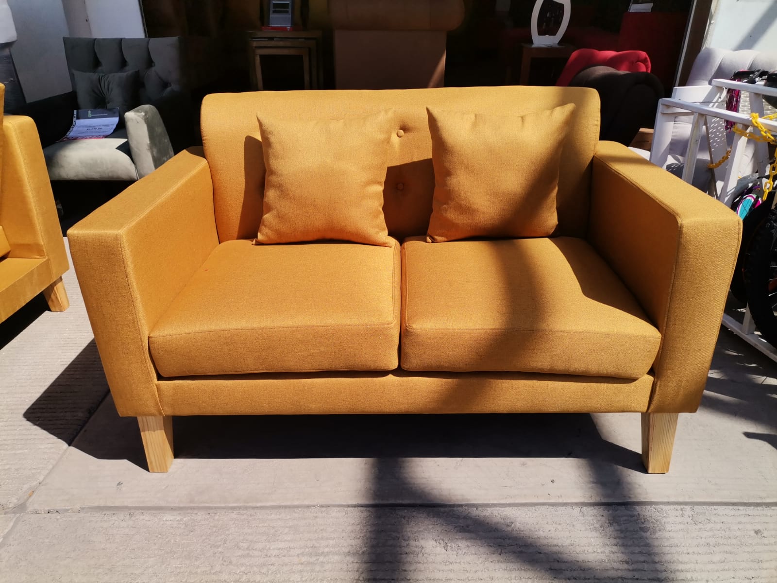 SILLON DE 2 PLAZAS MODELO ESPERANZA TELA MICHELL MOSTAZA