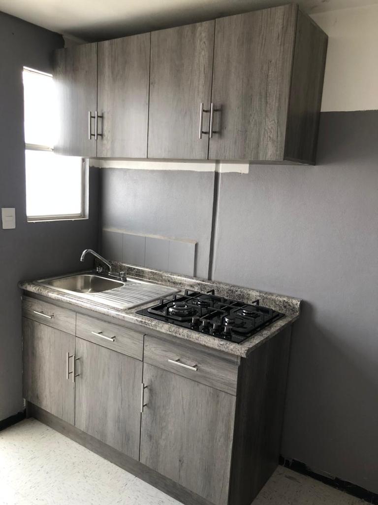 COCINA INTEGRAL PURO MUEBLE FABRICADA EN MELAMINA ENCHAPADA COLOR LOMBARDIA  CUBIERTA MADAGASCAR    