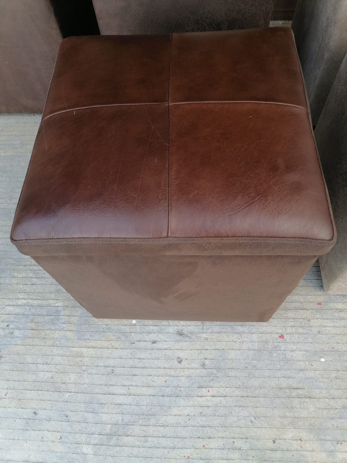 TABURETE BAUL CHICO OCASIONAL ASIENTO 100% PIEL  ORIGINAL COLOR  TELA PIEL AUSTIN COCOA  46X40