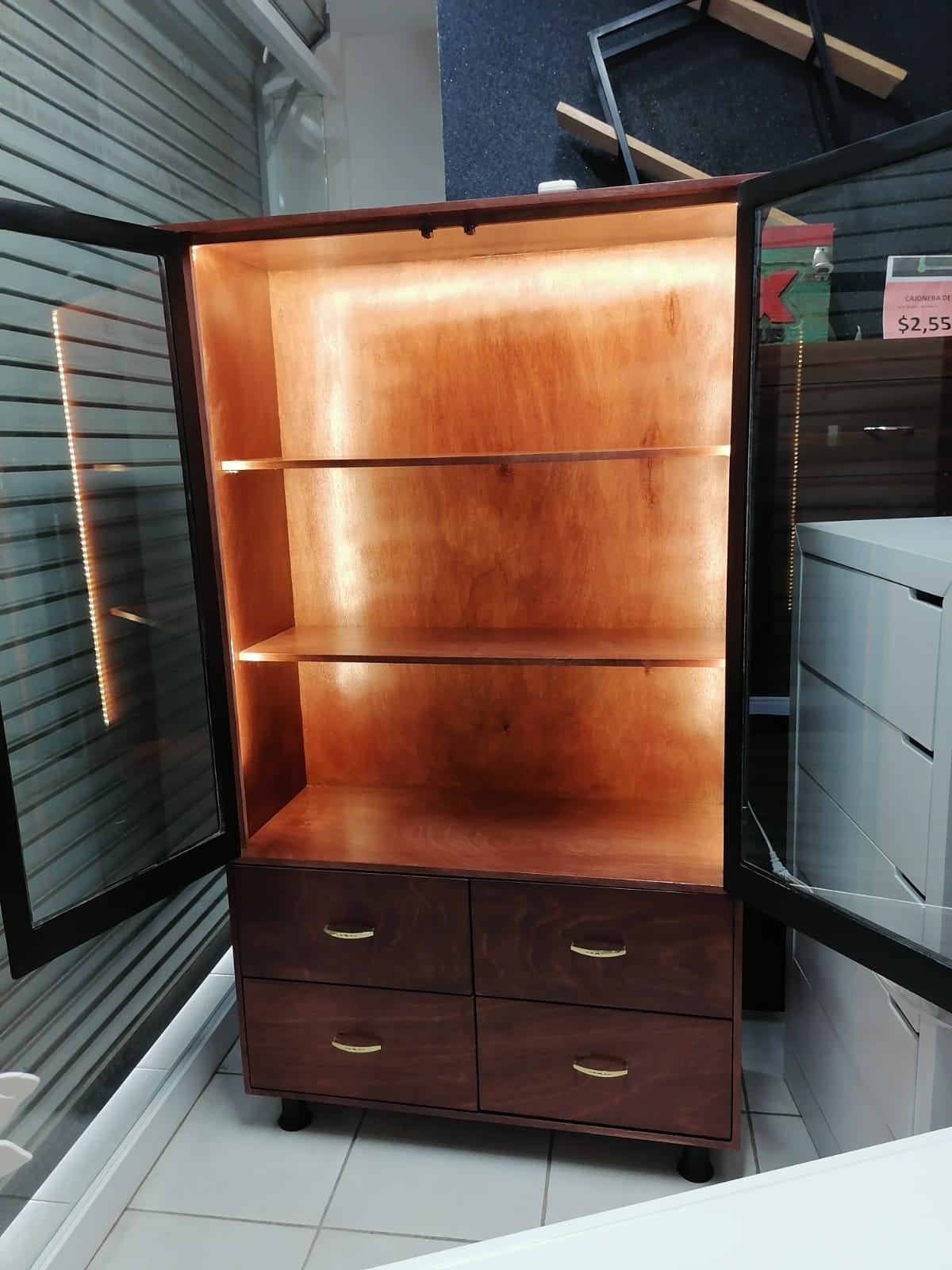 VITRINA MODELO ASTURIA CON DOS PUERTAS  DE VIDRIO COLOR  CAOBA CLASICO  EN MDF ENCHAPADO CON LUZ LED