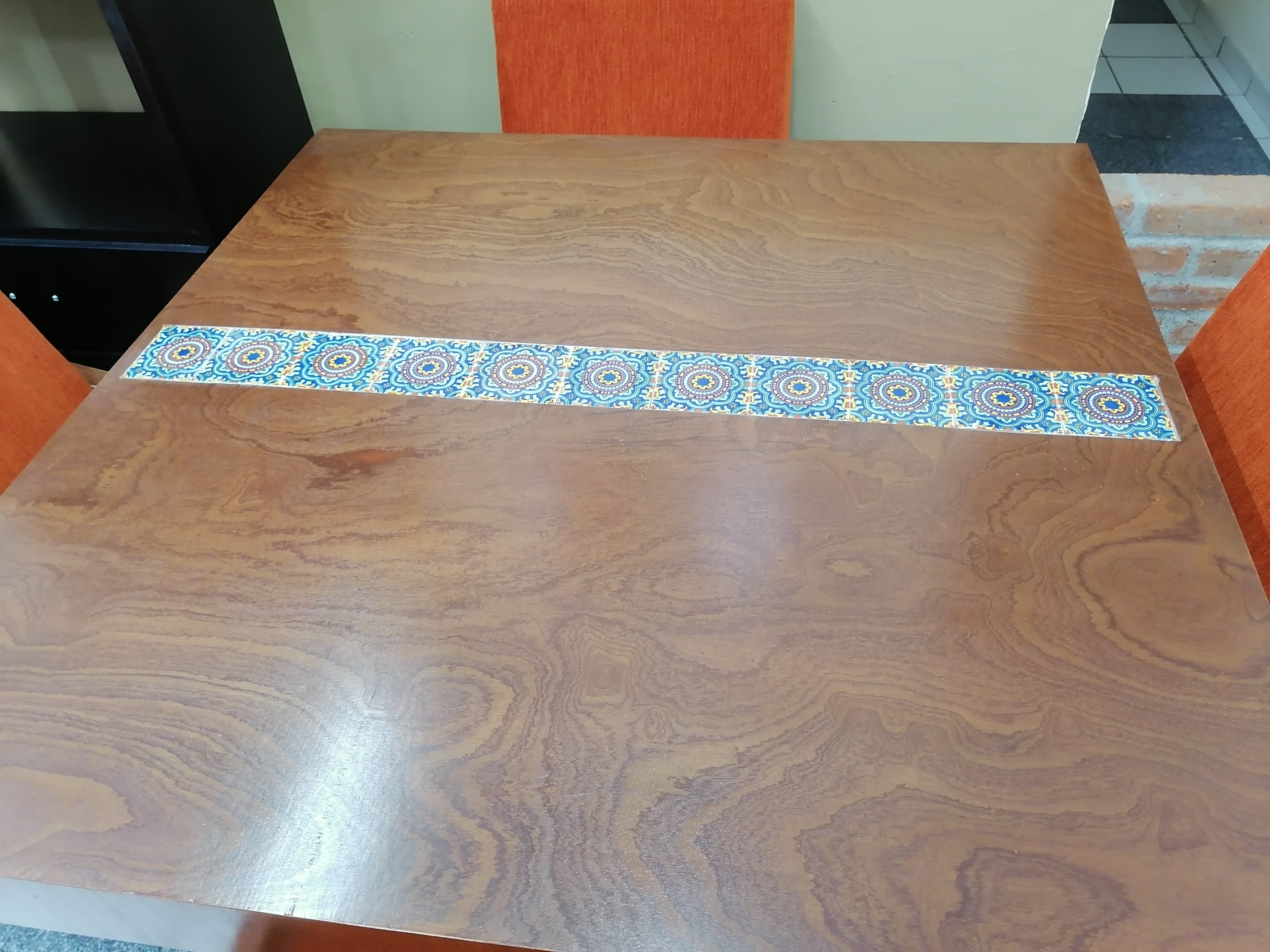 COMEDOR DE MADERA CON LISTON DE MOSAICO