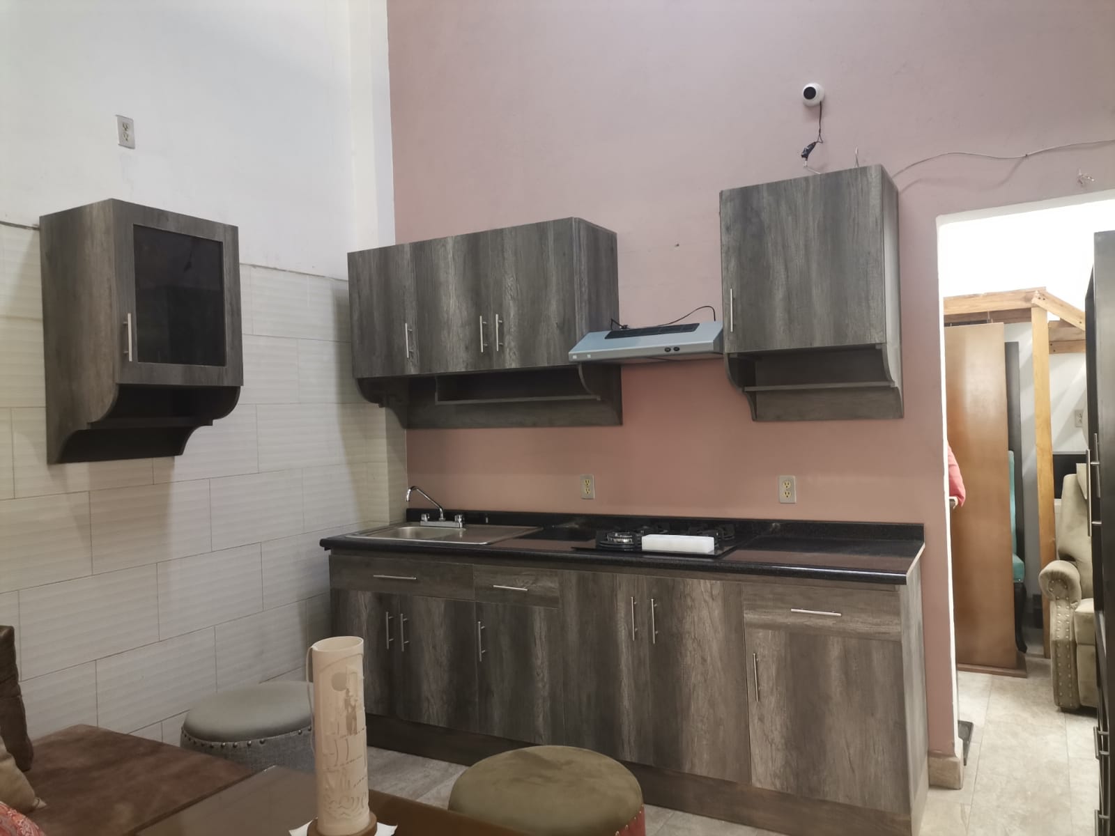 COCINA INTEGRAL COMPLETA CON TARJA  QUEMADORES Y CAMPANA  EN ACERO INOXIDABLE   EN MADERA DE PINO AC
