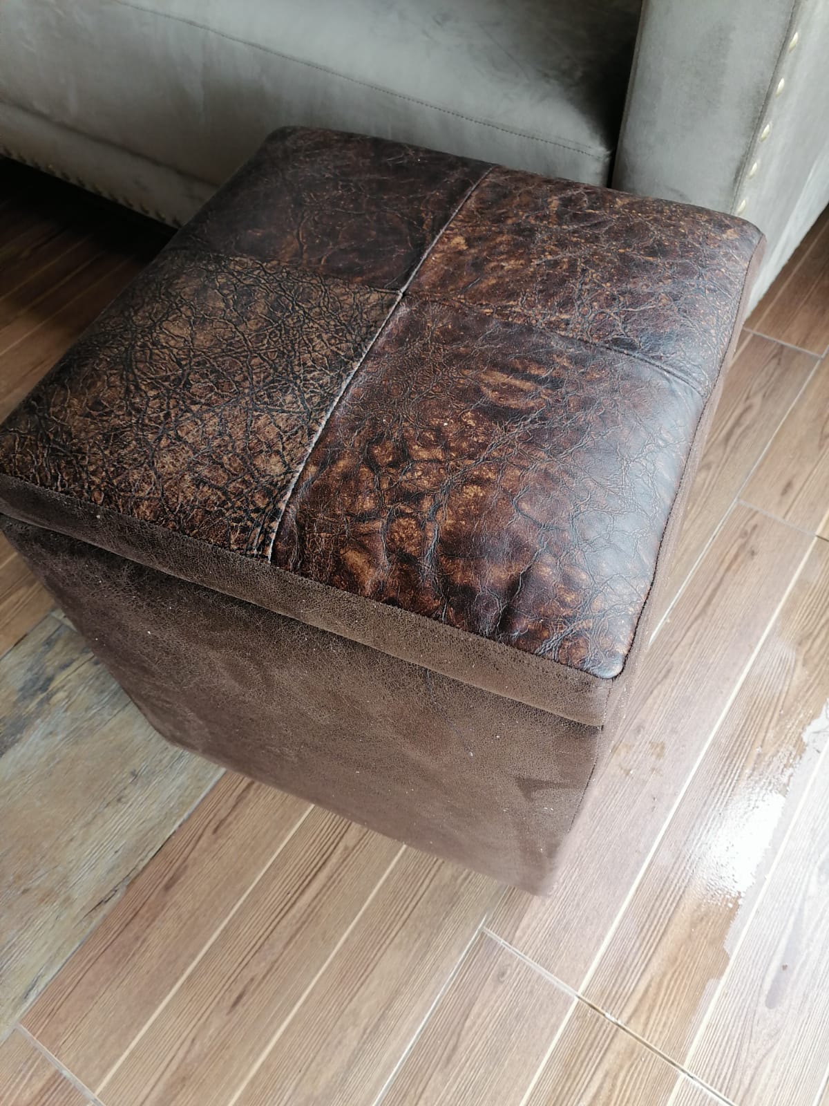 TABURETE BAUL CHICO OCASIONAL ASIENTO 100% PIEL  ORIGINAL COLOR  TELA PIEL AUSTIN COCOA  46X40