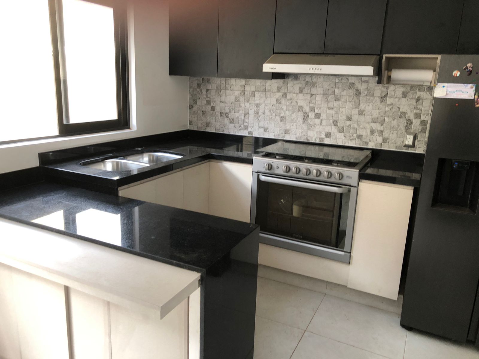 COCINA INTEGRAL COMPLETA CON TARJA QUEMADORES Y CAMPANA EN ACERO INOXIDABLE EN MADERA DE PINO ACABAD