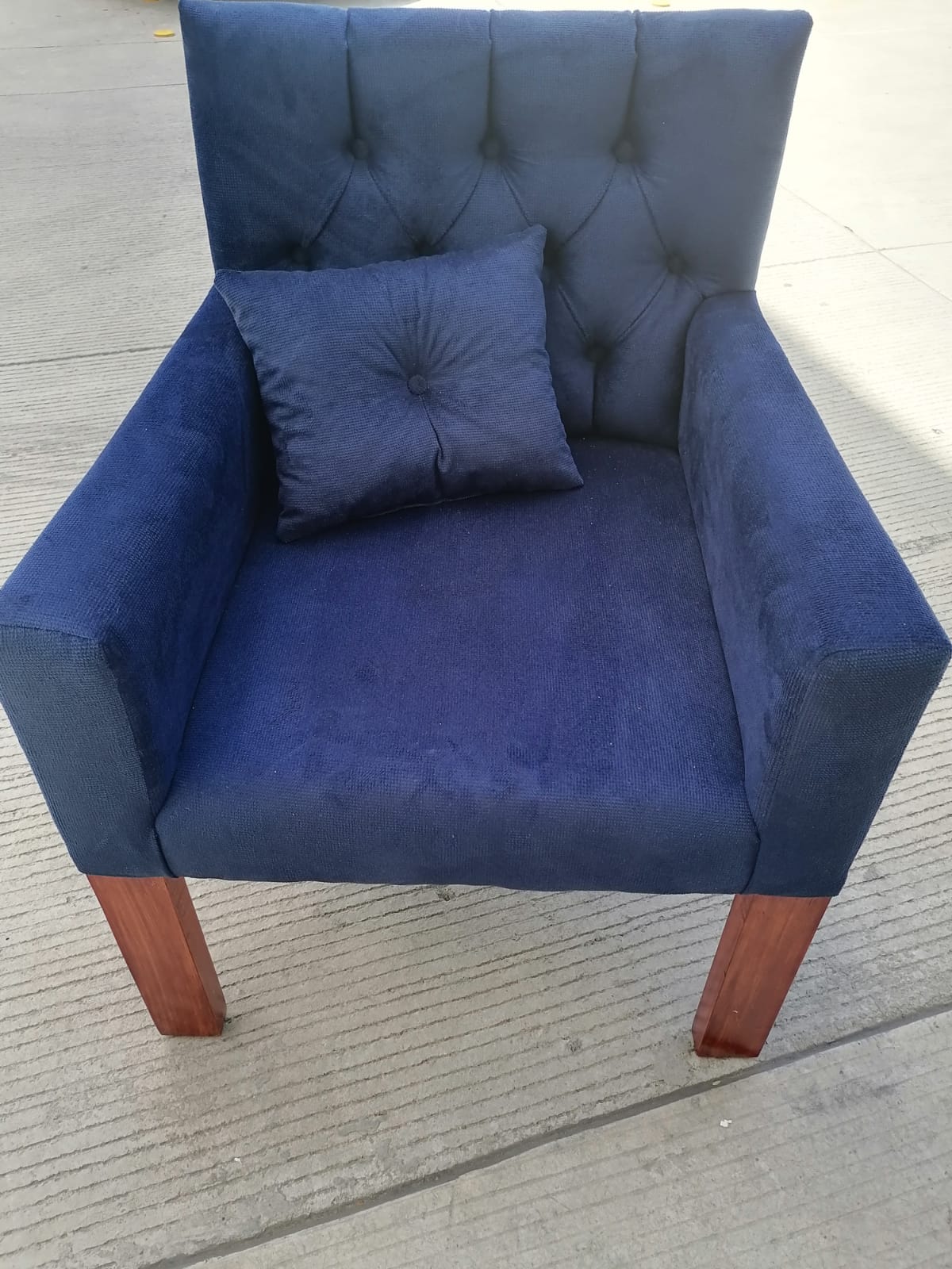 SILLON OCASIONAL PARMA CAPITONEADO TELA VERONA MARINE 